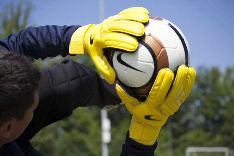 Choosing Ideal Sports Gloves