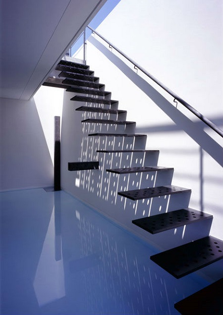 Cantilevered Stairs To Enhance The Aesthetic Appeal Of Your Home