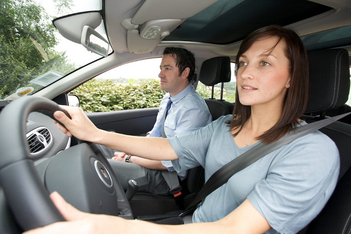 Choosing A Good and Trusted Driving School