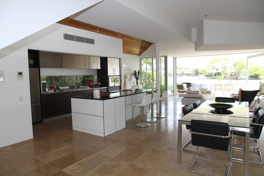 4 Advantages Of Using Glass Splashbacks In Your Kitchen