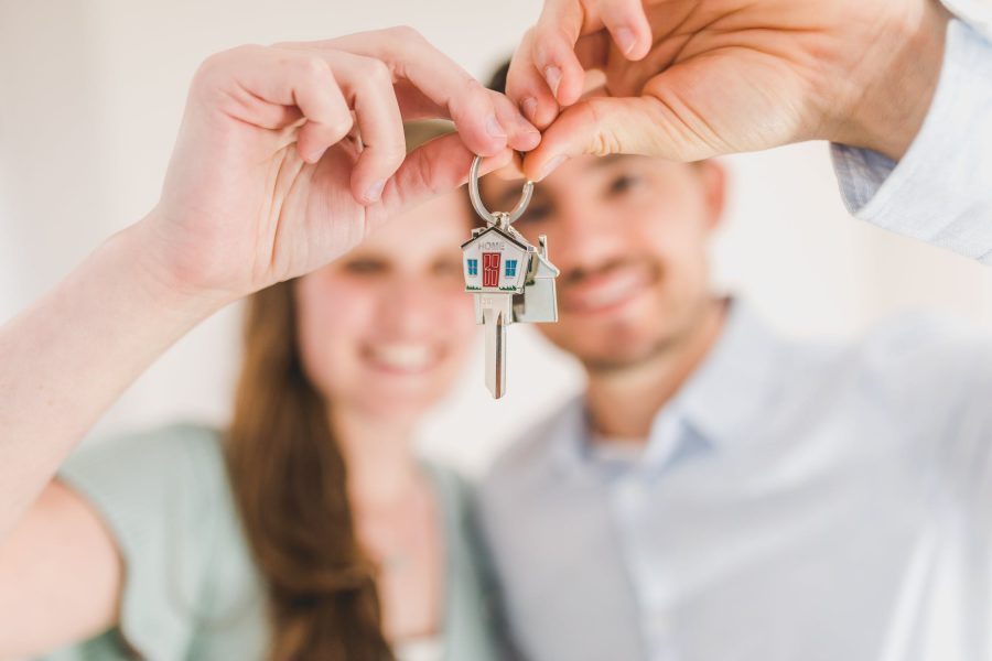 4 House Hunting Tips For Couples That Are Expecting