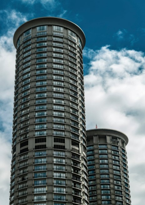 How Are Circular Structures Built?